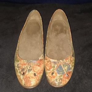 Michelle D Betsie Women's Ballet Flats sz 8M
